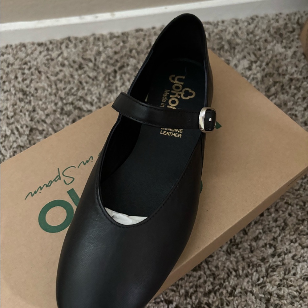 Yokono Black Leather Flats